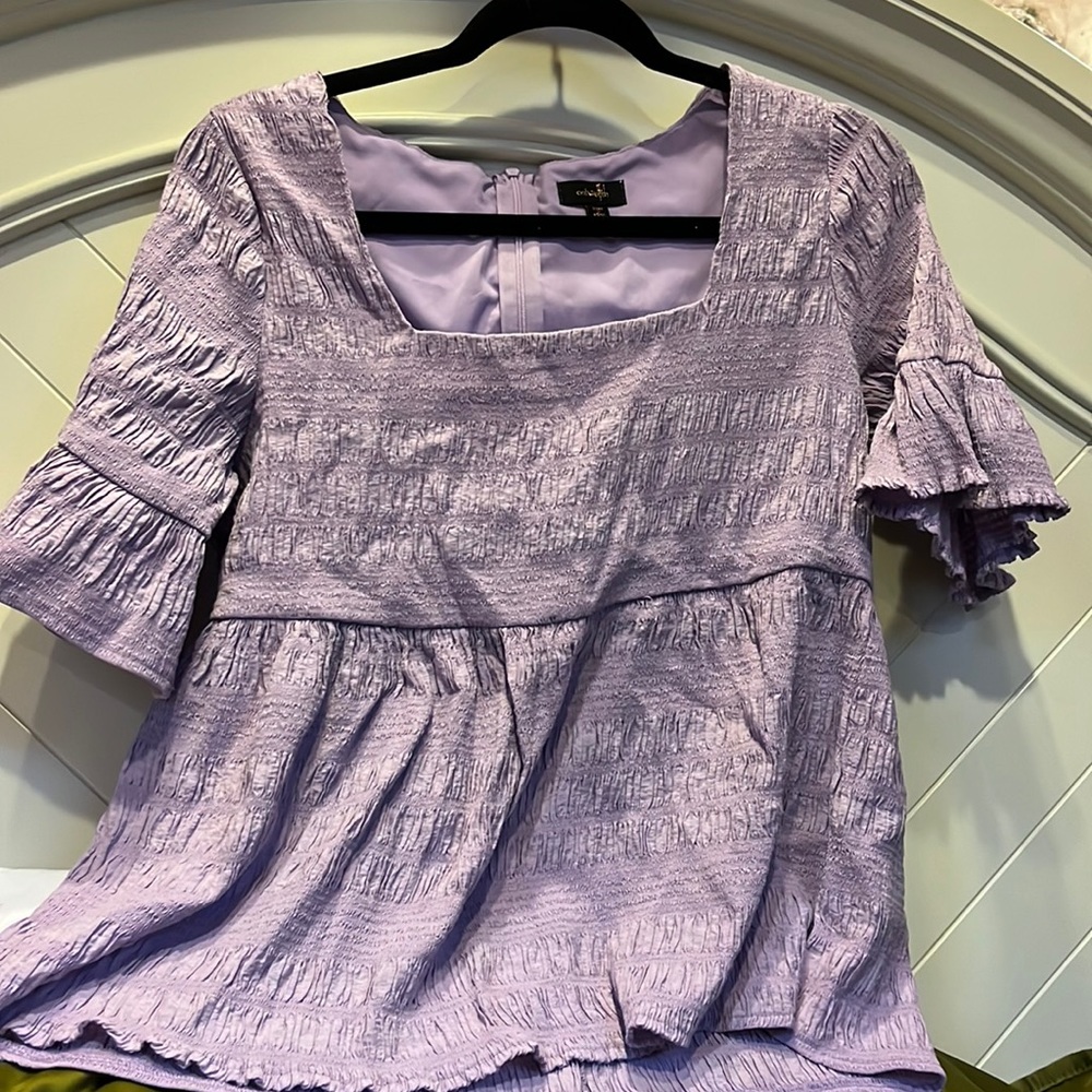 Size large purple lilac top cute